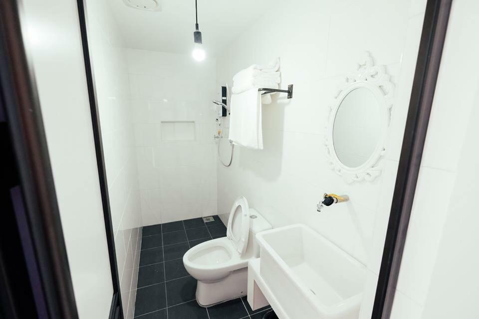 White Loft Hotel Малакка Экстерьер фото